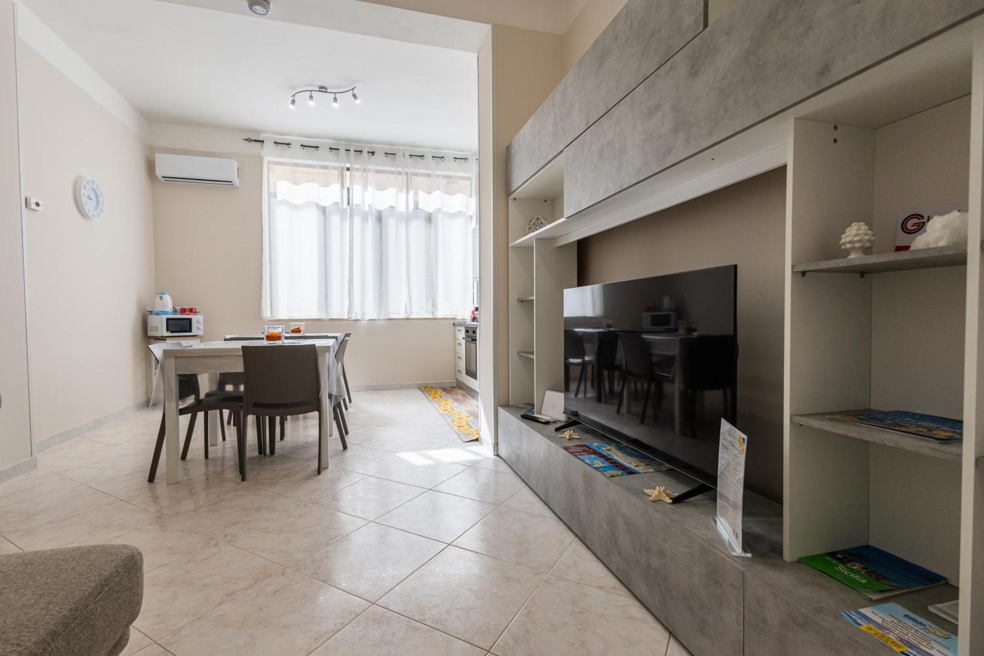 Un Girasole Sul Mare - & Apartment