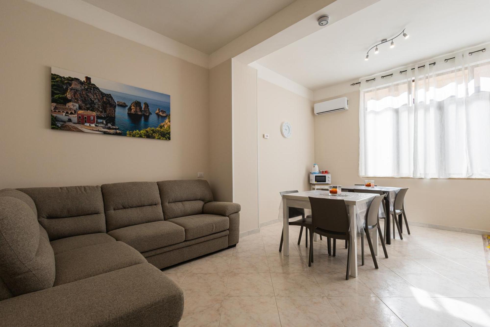 Un Girasole Sul Mare - & Apartment